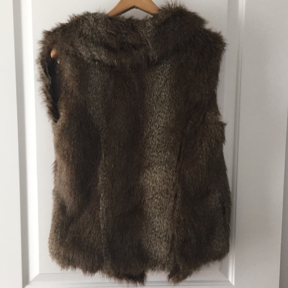 Faux Fur Collared Vest - Picture 5 of 9